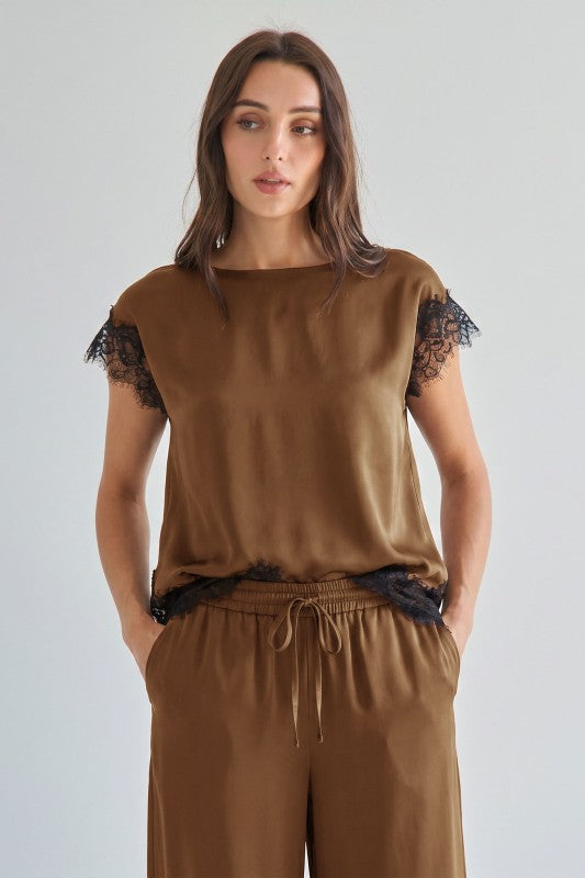 Set pantalón y top café satinado