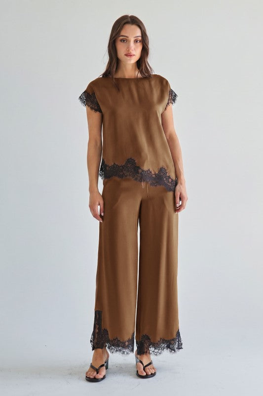 Set pantalón y top café satinado