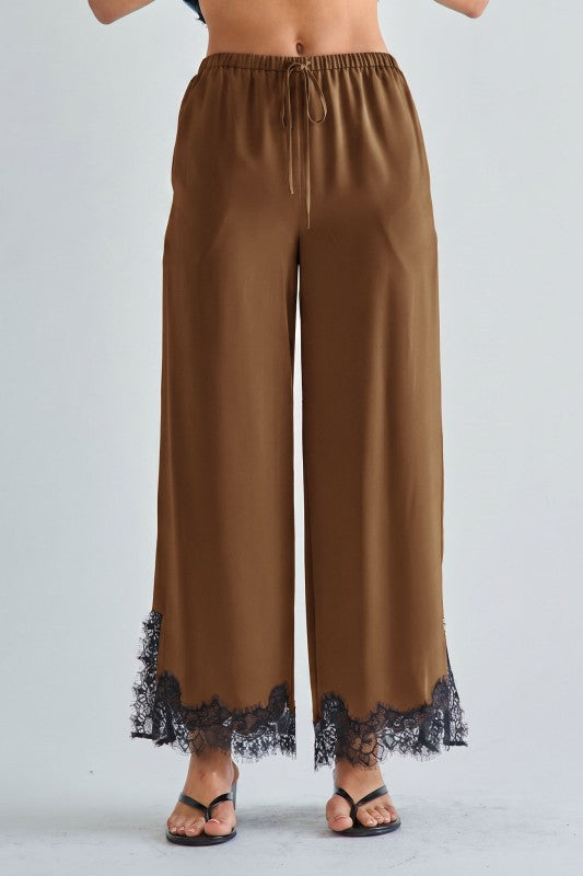 Set pantalón y top café satinado