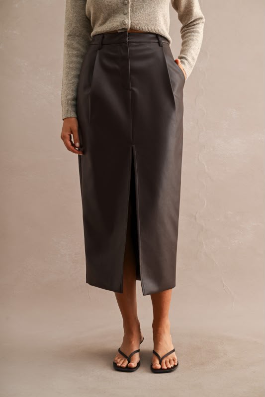 Falda vinil piel café midi