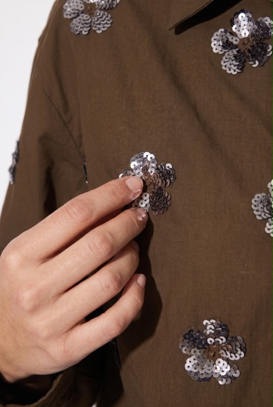 Blusa con flores lentejuelas